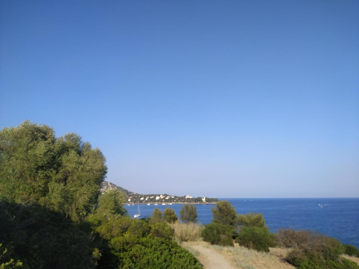 Cozy Apartment In Agay With Stunning Views Saint-Raphael  Exterior photo