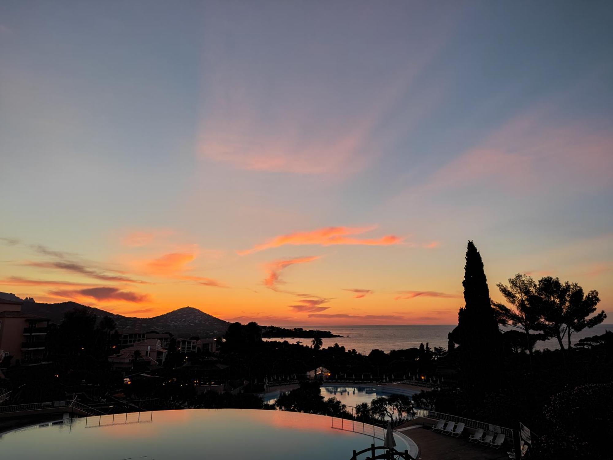 Cozy Apartment In Agay With Stunning Views Saint-Raphael  Exterior photo